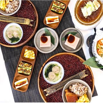 獨享墾丁後壁湖海景的五星餐廳－馥蘭朵，如今提供弄慢味雙人午宴料理服務！有別於後壁湖漁港中混雜的用餐環境，您可在絕美的一整片海景下，享受馥蘭朵主廚提供的獨特美味的創意料理。
